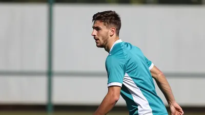 AA Gent behaalde een 3-0 zege op Cercle Brugge en blijft met een perfecte reeks van vijftien overwinningen alleen aan de...