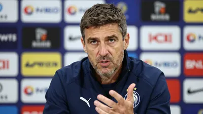 Coach Rik De Mil ziet het duel met Hibernian in de Europa Conference League-play-offs als de grootste uitdaging van het...
