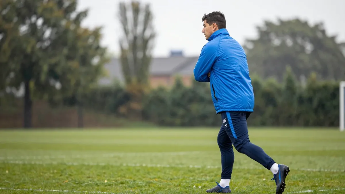 Trainer Rik De Mil benadrukt dat KAA Gent, ondanks de leiding in de Jupiler Pro League, nog aan efficiëntie en...